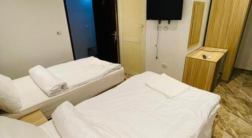 Hotel Pyramids Express