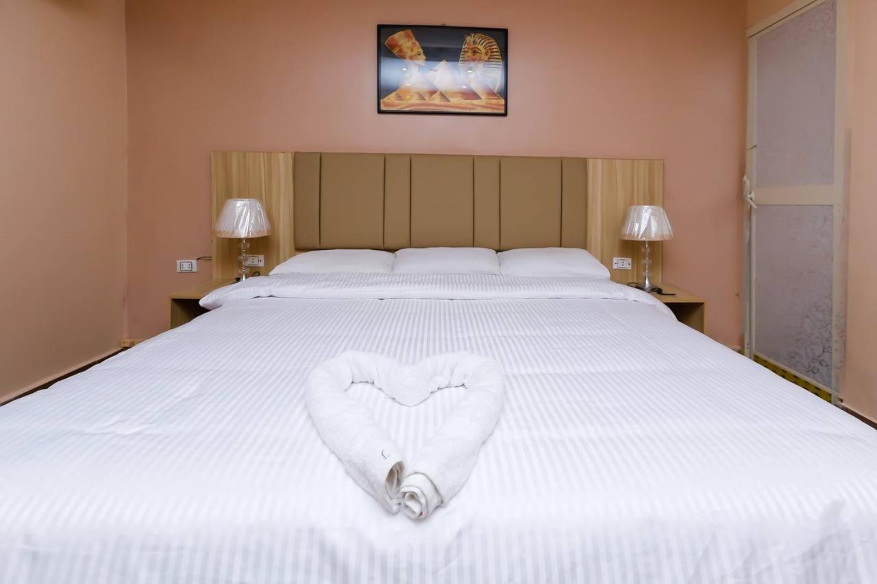 Hotel Pyramids Express